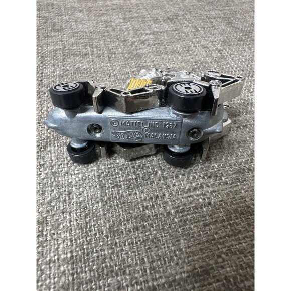 Hot Wheels 1987 Silver Dragon Car With Gold Details & Black Wheels - Picture 5 of 6